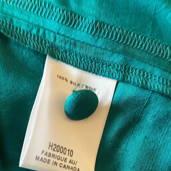 Perfect for holiday dressing…. Brand New… never worn LUNDSTROM silk shirt - Picture 4 of 5